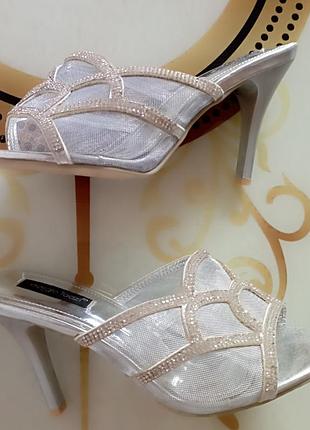 Босоножки, мюли, шлепанцы на каблуке