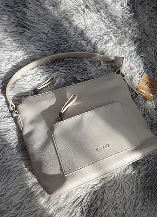 Carpisa , колір -cream (кремовий)
нова