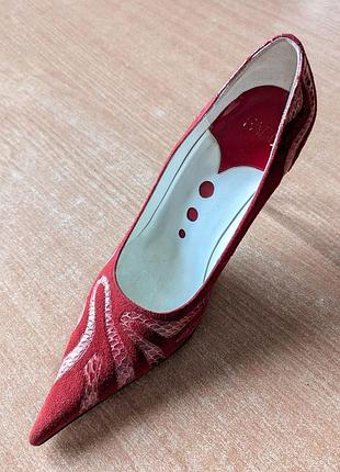 Туфли замшевые со вставками из кожи змеи.
новые. распродажа последняя пара.