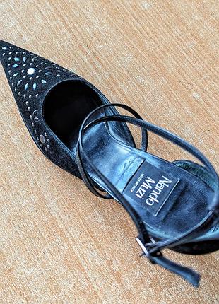 Туфлі замшеві чорного кольору. італія.
нові. розпродаж.