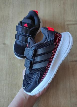 Дитячі кросівки adidas,оригінал, модель 2021 року, р.23,5