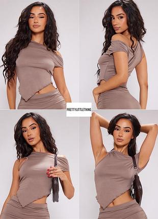 Асиметричний кроп-топ prettylittlething plt