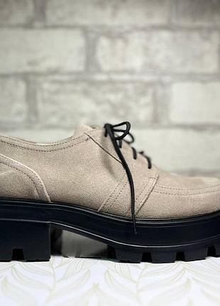 Женские замшевые туфли (бежевые)