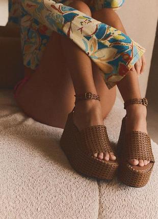 Плетеные босоножки zara