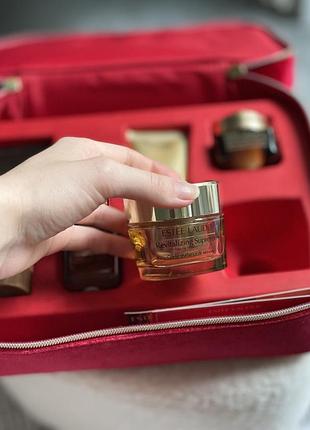 Estée lauder revitalizing supreme+ youth power creme дневной укрепляющий крем-лифтинг для разглаживания и разъяснения кожи3 фото