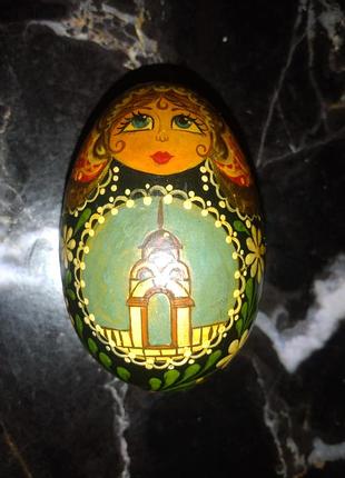 Яйцо с росписью.