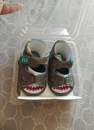 Босоніжки на малюка