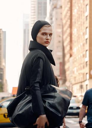 Жилетка zara, чорна жилетка zara, жилет з воротом стойкою