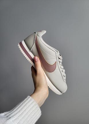 Стильные женские кроссовки nike cortez beige brown бежевые