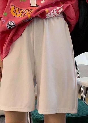 Женские спортивные оверсайз шорты с карманами