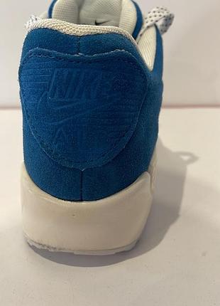 Nike 4