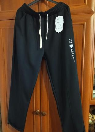 Штани спортивного стилю