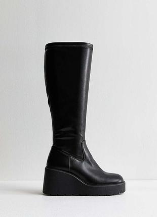 Чорні чоботи зі штучної шкіри на танкетці new  look 38 на широку ногу