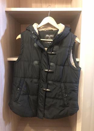 Безрукавка жилетка