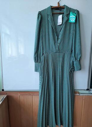 Платье с плиссированной юбкой