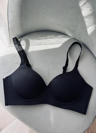 Безшовний ефектний бюстгальтер з формованою чашкою