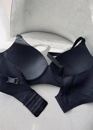 Безшовний ефектний бюстгальтер з формованою чашкою