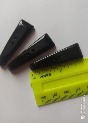 Гудзики чорні блискучі  3 шт, незвичайної форми.