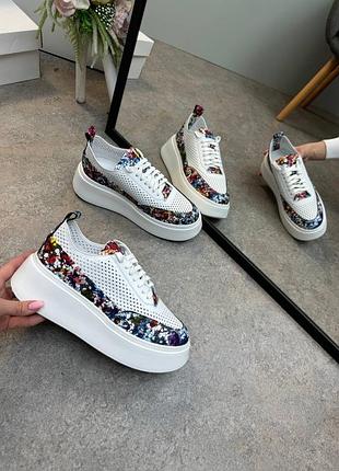 Ексклюзивні кеди з натуральної італійської шкіри в квіти білі з перфорацією