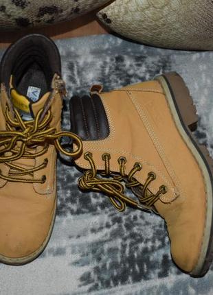 Черевики чоботи