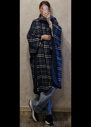 Стильный двусторонний теплый кейп пончо в клетку