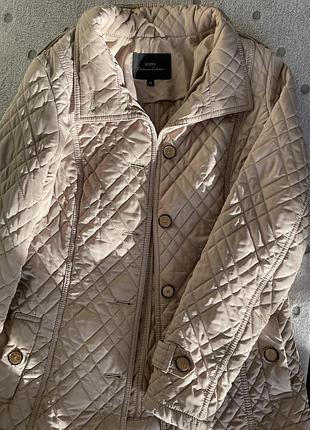 Жіноча куртка