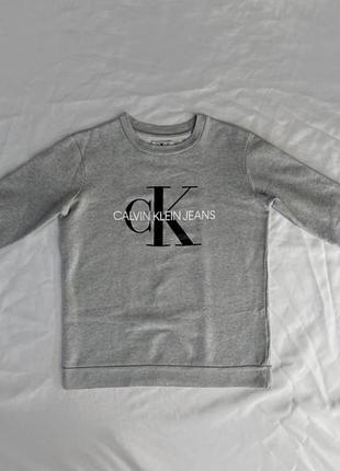 Серый свитшот с лого calvin klein хлопок xs s