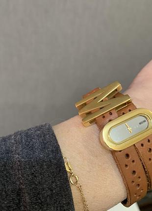 Moschino годинник обмін
