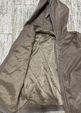 Жіноча кожана куртка