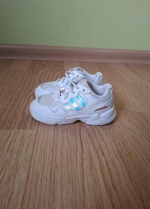 Кроссовки 22р