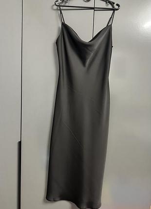 Атласное платье