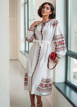 Сукня вишита з квітковим орнаментом