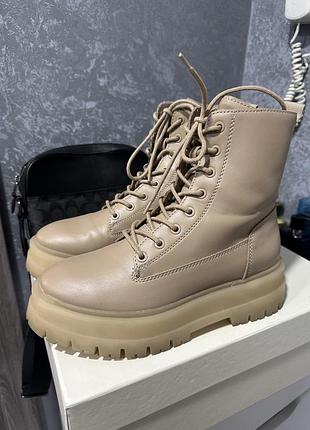 Черевики stradivarius