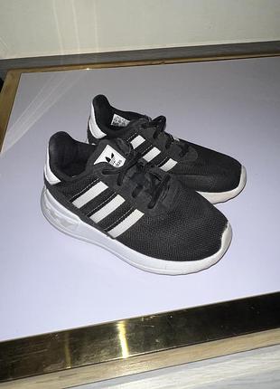 Кроссовки adidas