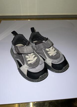 Кроссовки zara