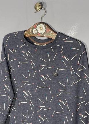 Сіра сукня з малюнком