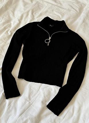 Черная кофта р рубчик с горловиной на замке