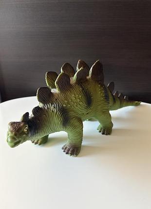 Большой динозавр. длина 42.5 см.