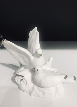 Статуетка скульптура голуби