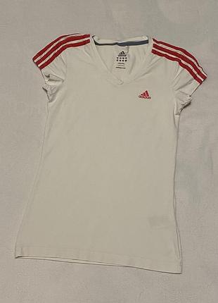 Біла футболка adidas