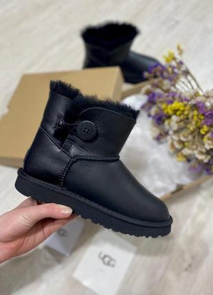 Женские чёрные угги ugg mini bailey button black