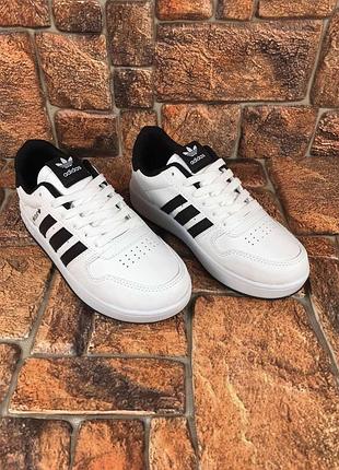 Кросівки дитячі adidas court3 фото