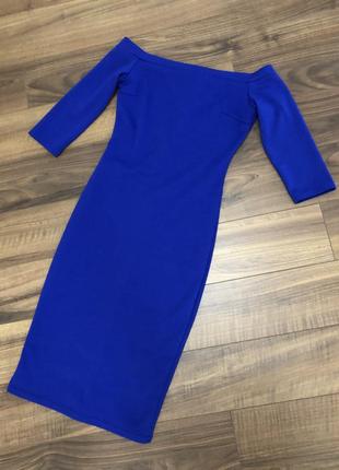 Облегающее синие платье на плечи3 фото