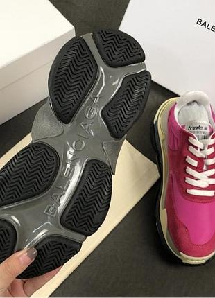 Яскраві жіночі кросівки triple s