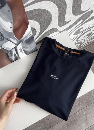 Футболка від hugo boss