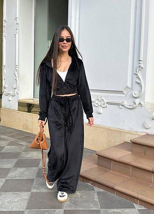 Женский спортивный костюм велюровый укороченный худи свободного кроя