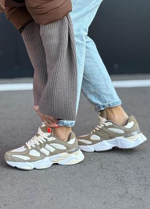 Замшевые кроссовки