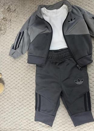Спортивный костюм оригинальный