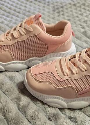 Кроссовки на подростков. кроссовки для взрослых. весна, лето,осень