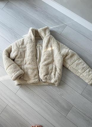 Трендова жіноча куртка